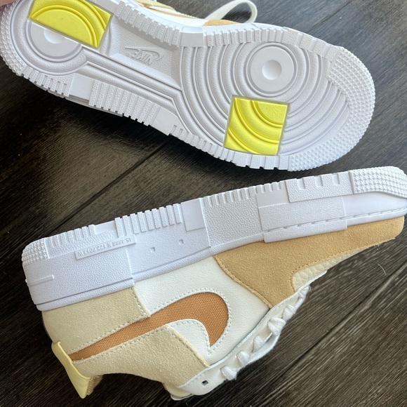 RARE NIKE AIR FORCE 1 AF1 LOW PIXEL SAIL COCONUT MILK (NWOT) 7 - Picture 4 of 5